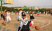 骄阳似火赛球场  青春年华洒广院