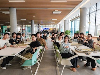 信创实践 ｜暖心饺子香，情暖校园岗——师生同心致谢校园守护者